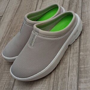 OOFOS..OOcoozie SPORT MULE..SIZE 8